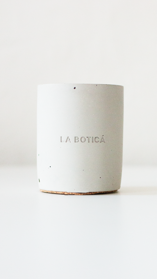 La Boticá Flor de Selva Vela Concreto Candle Mad Color Collective madcolor.nyc